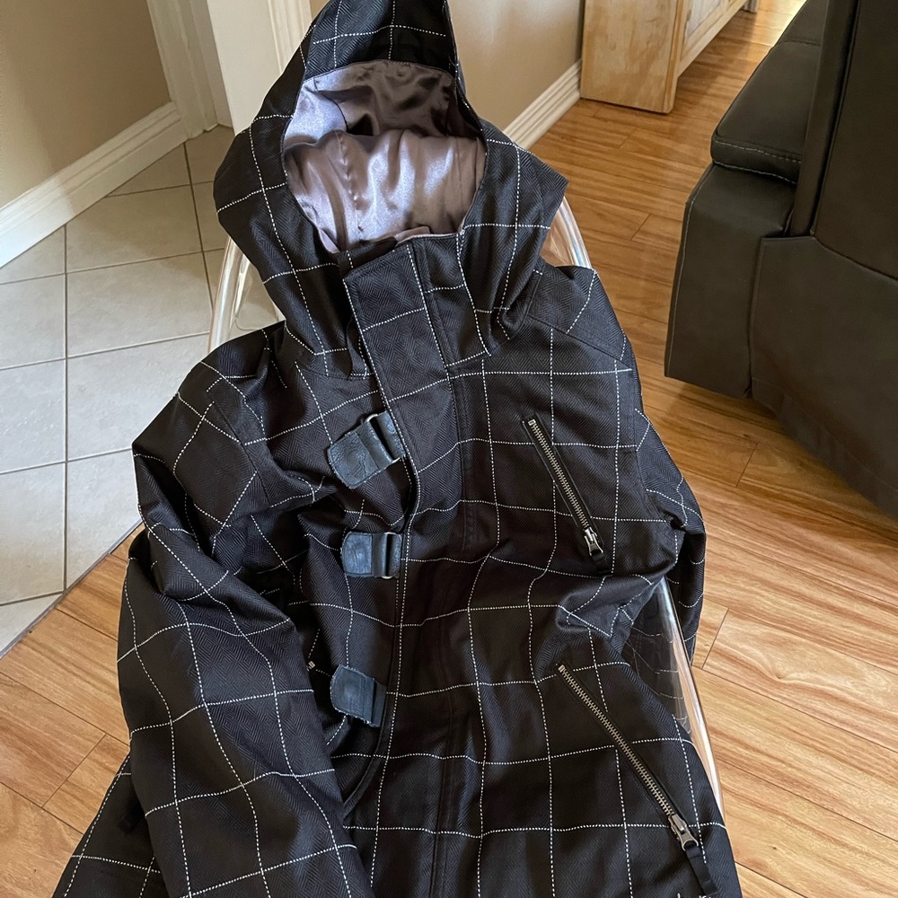 Burton snow jacket size M (runs a bit small)